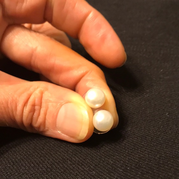 Genuine Grade A Pearl Stud Earrings - Picture 3 of 3